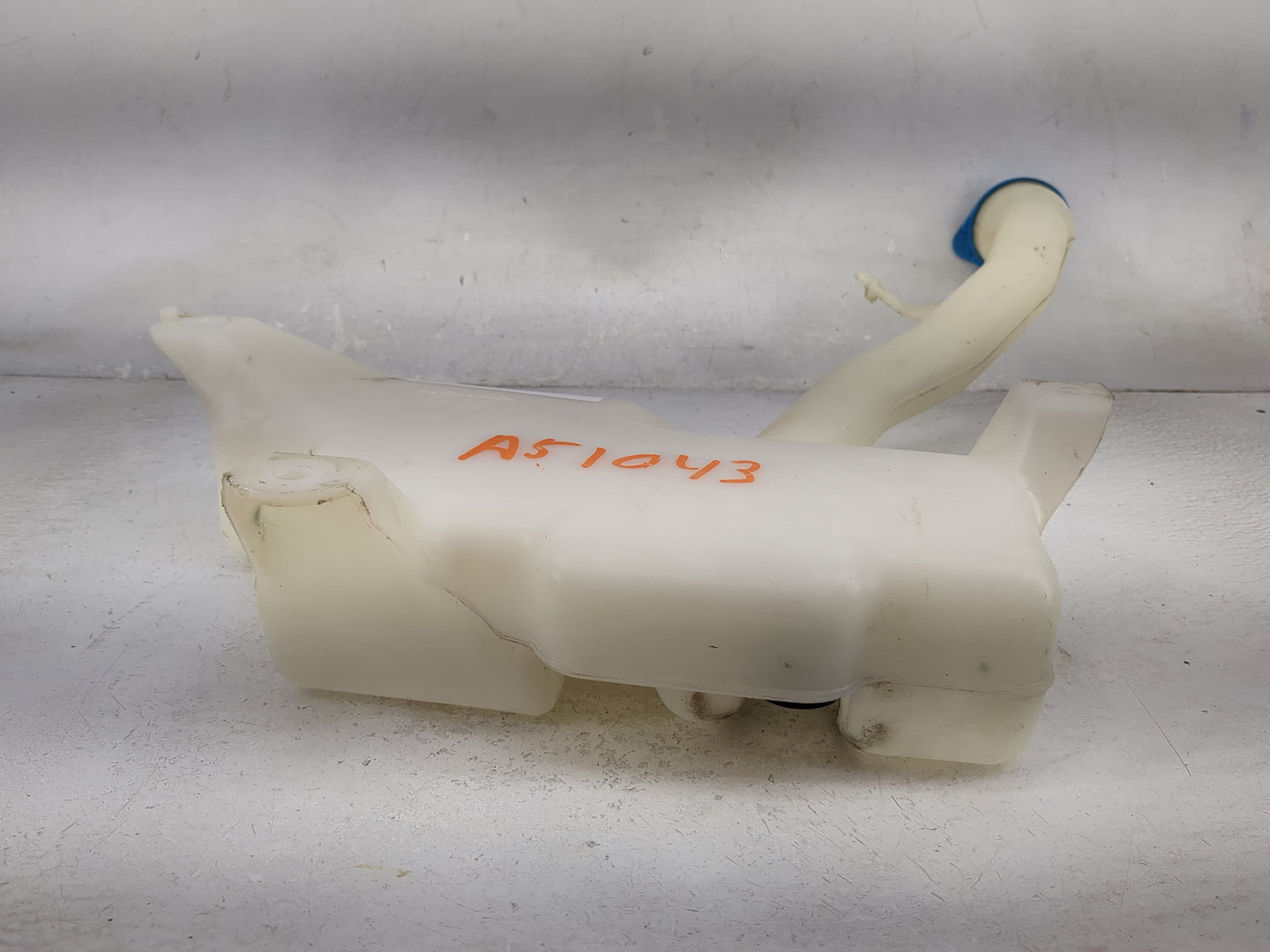 2004-2008 Acura Tl Windshield Washer Fluid Reservoir Bottle Oem 1474058 - Oemusedautoparts1.com
