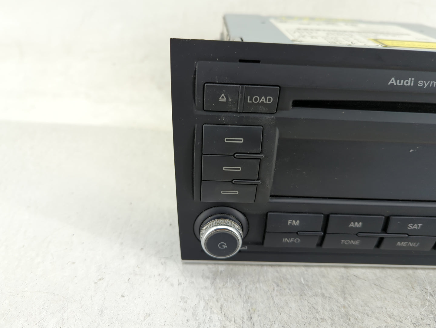 2007 Audi A4 Radio AM FM Cd Player Receiver Replacement P/N:8E0 035 195 AC 7 646 019 380 Fits OEM Used Auto Parts - Oemuseda