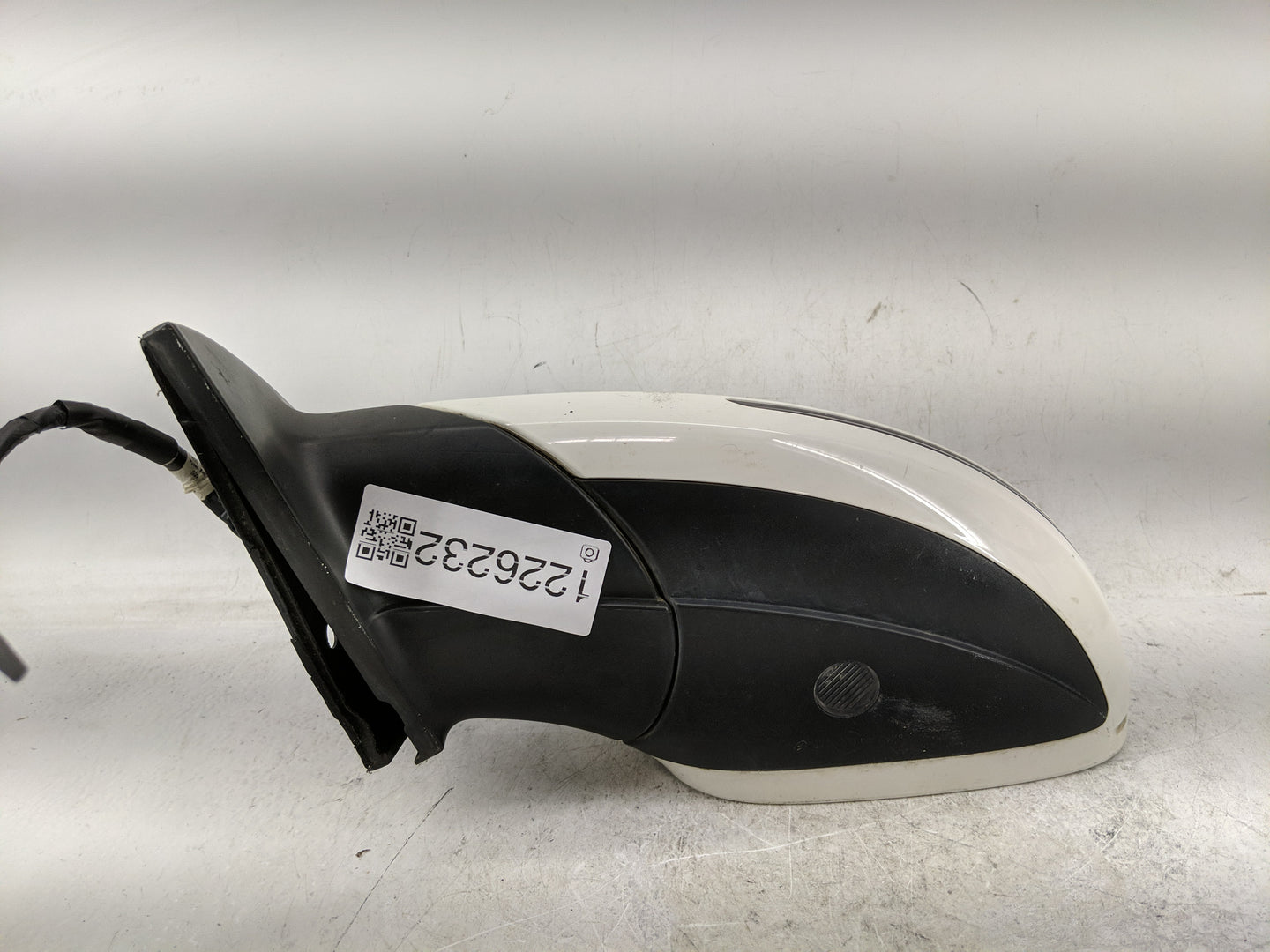 2007-2009 Audi Q7 Driver Left Side View Manual Door Mirror White - Oemusedautoparts1.com