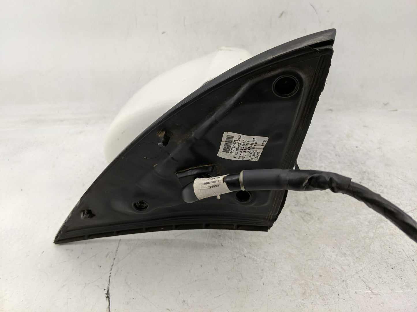 2007-2009 Audi Q7 Driver Left Side View Manual Door Mirror White - Oemusedautoparts1.com