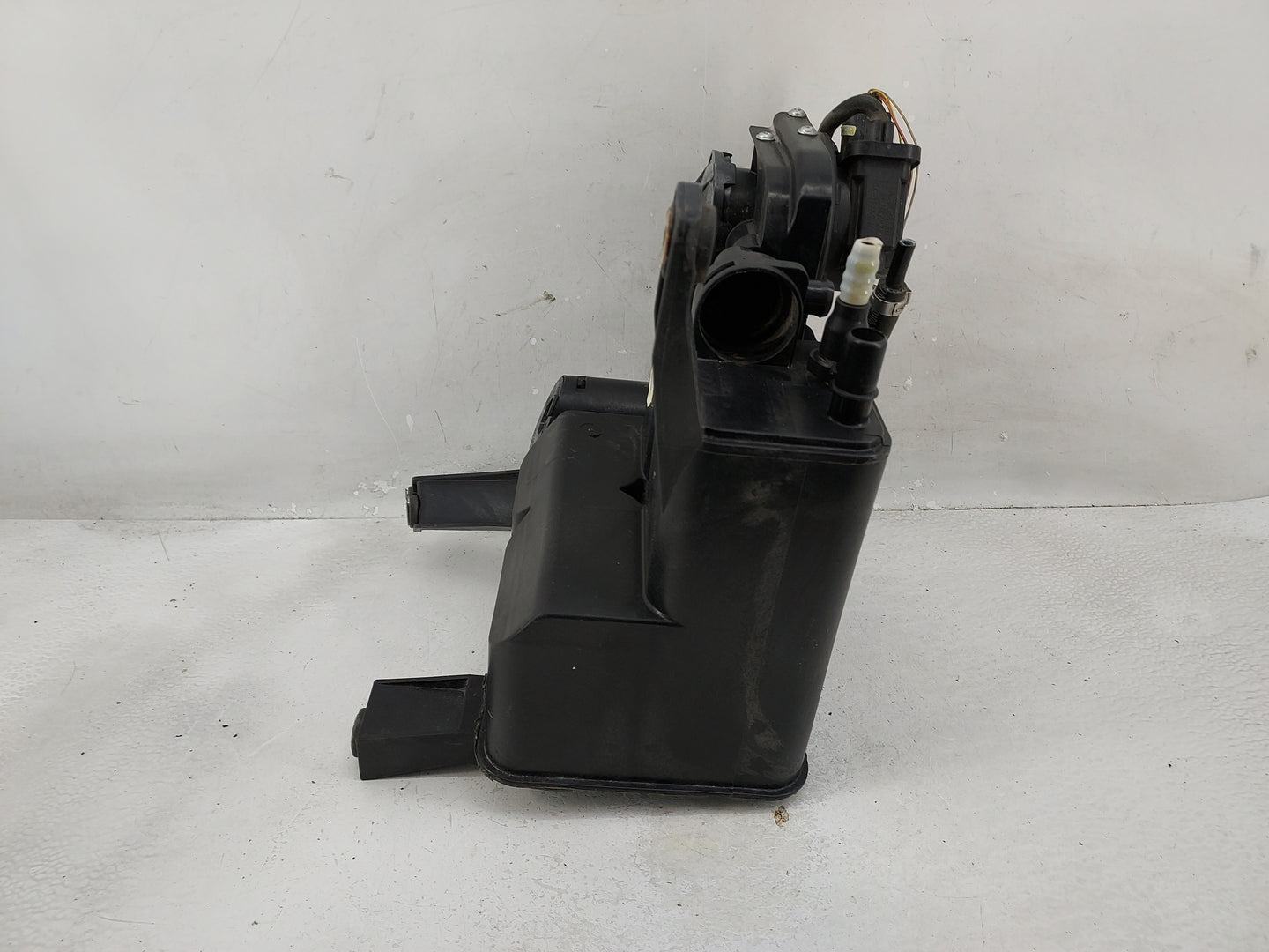 2007 Audi Q7 Fuel Vapor Charcoal Canister - Oemusedautoparts1.com