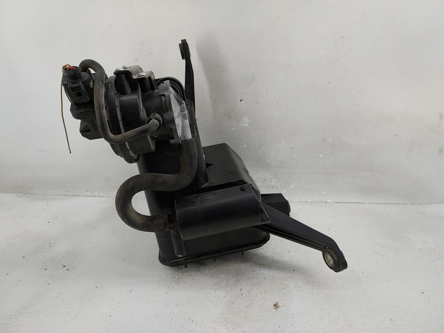 2007 Audi Q7 Fuel Vapor Charcoal Canister - Oemusedautoparts1.com