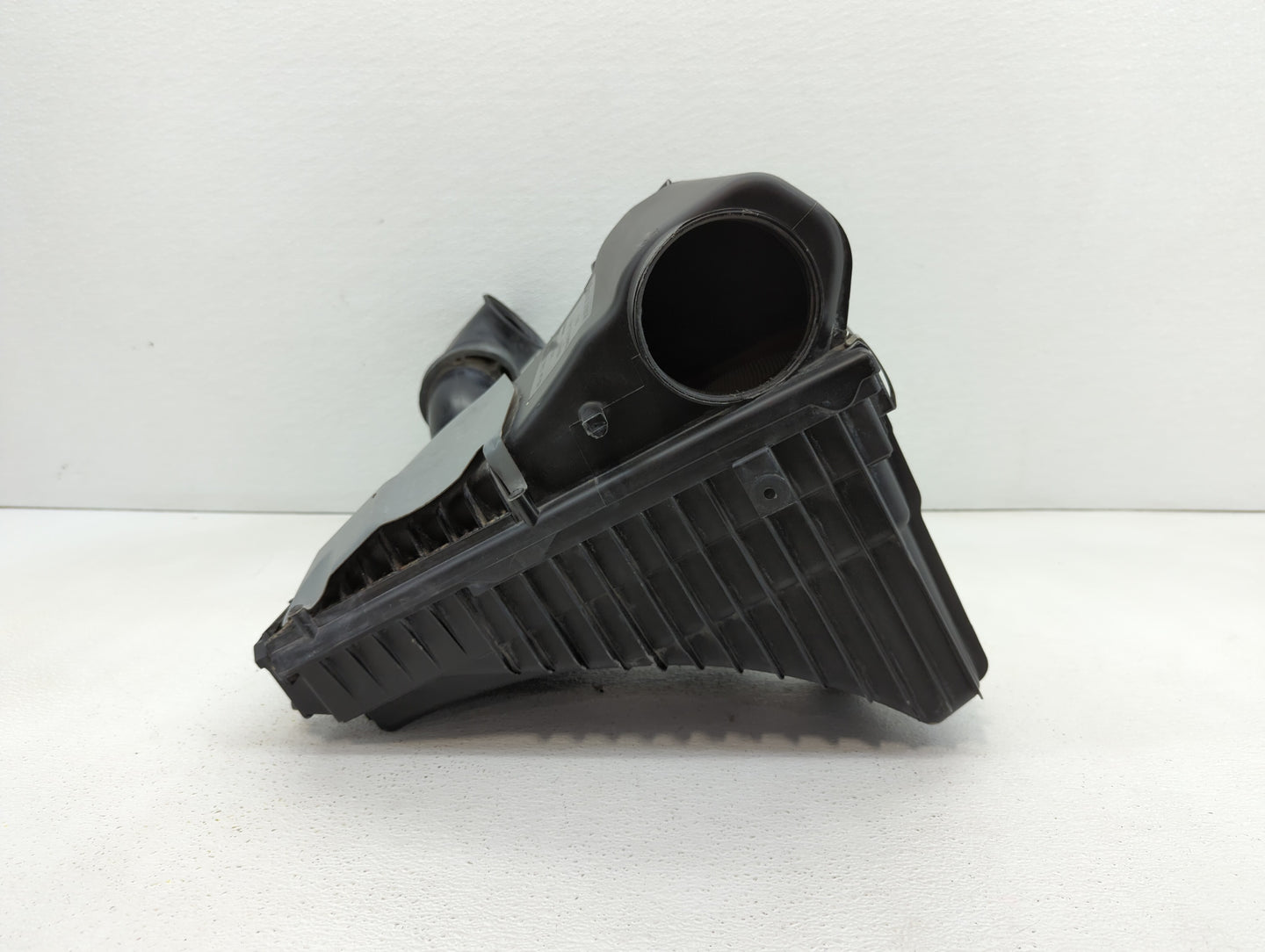 2007-2009 Audi Q7 Air Cleaner Intake-duct Hose Tube - Oemusedautoparts1.com