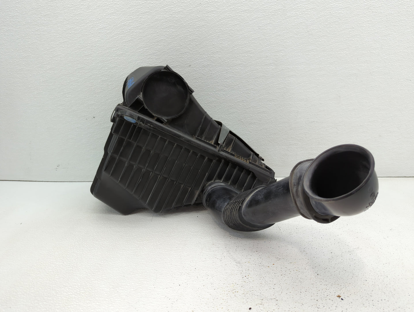 2007-2009 Audi Q7 Air Cleaner Intake-duct Hose Tube - Oemusedautoparts1.com