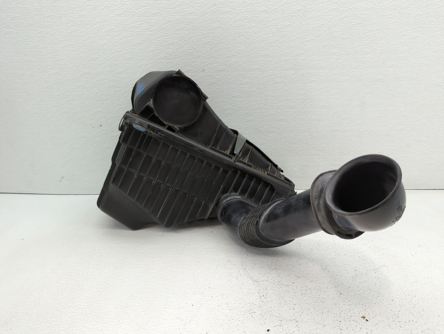 2007-2009 Audi Q7 Air Cleaner Intake-duct Hose Tube - Oemusedautoparts1.com