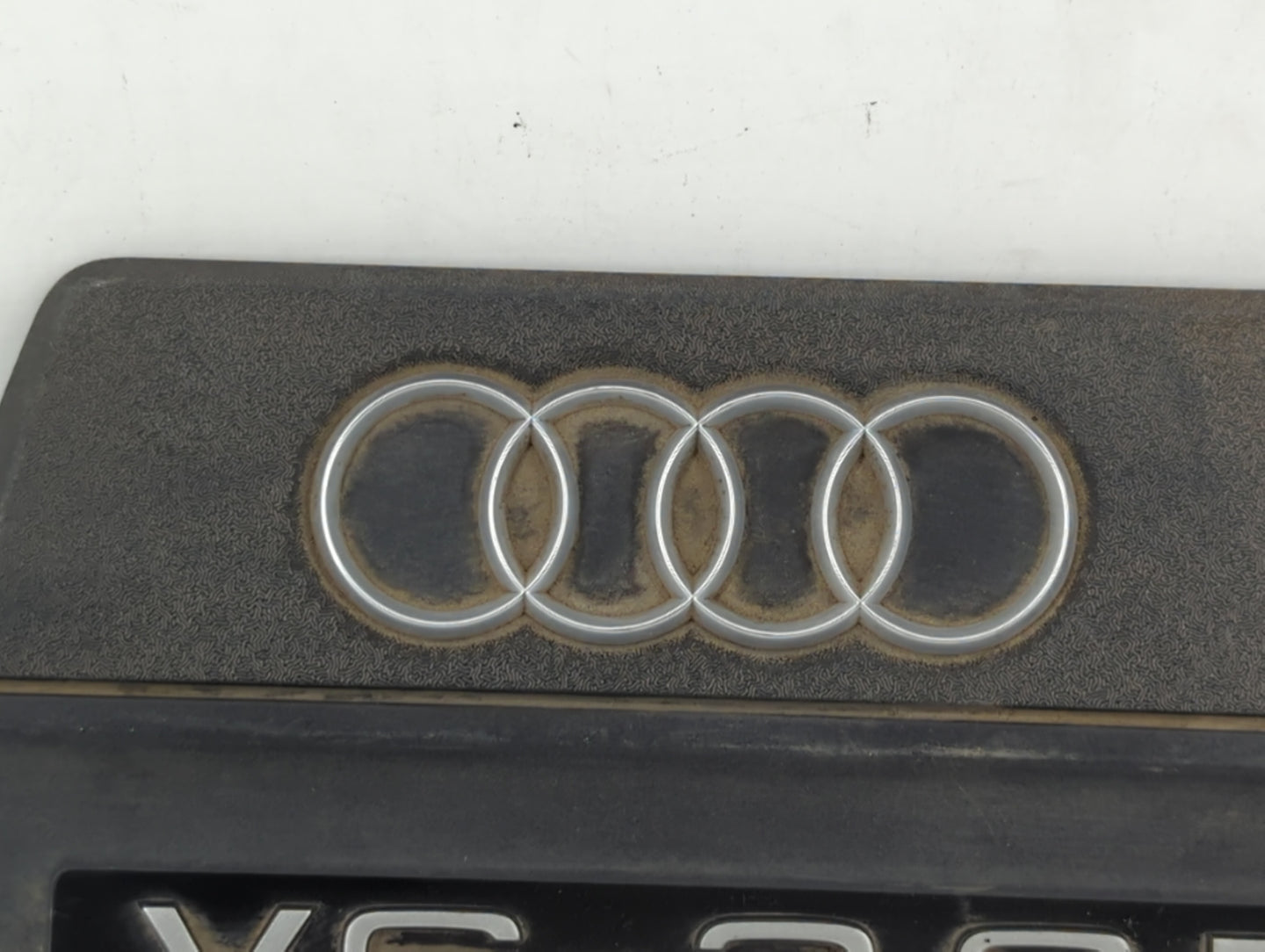 2007 Audi Q7 Engine Cover - Oemusedautoparts1.com