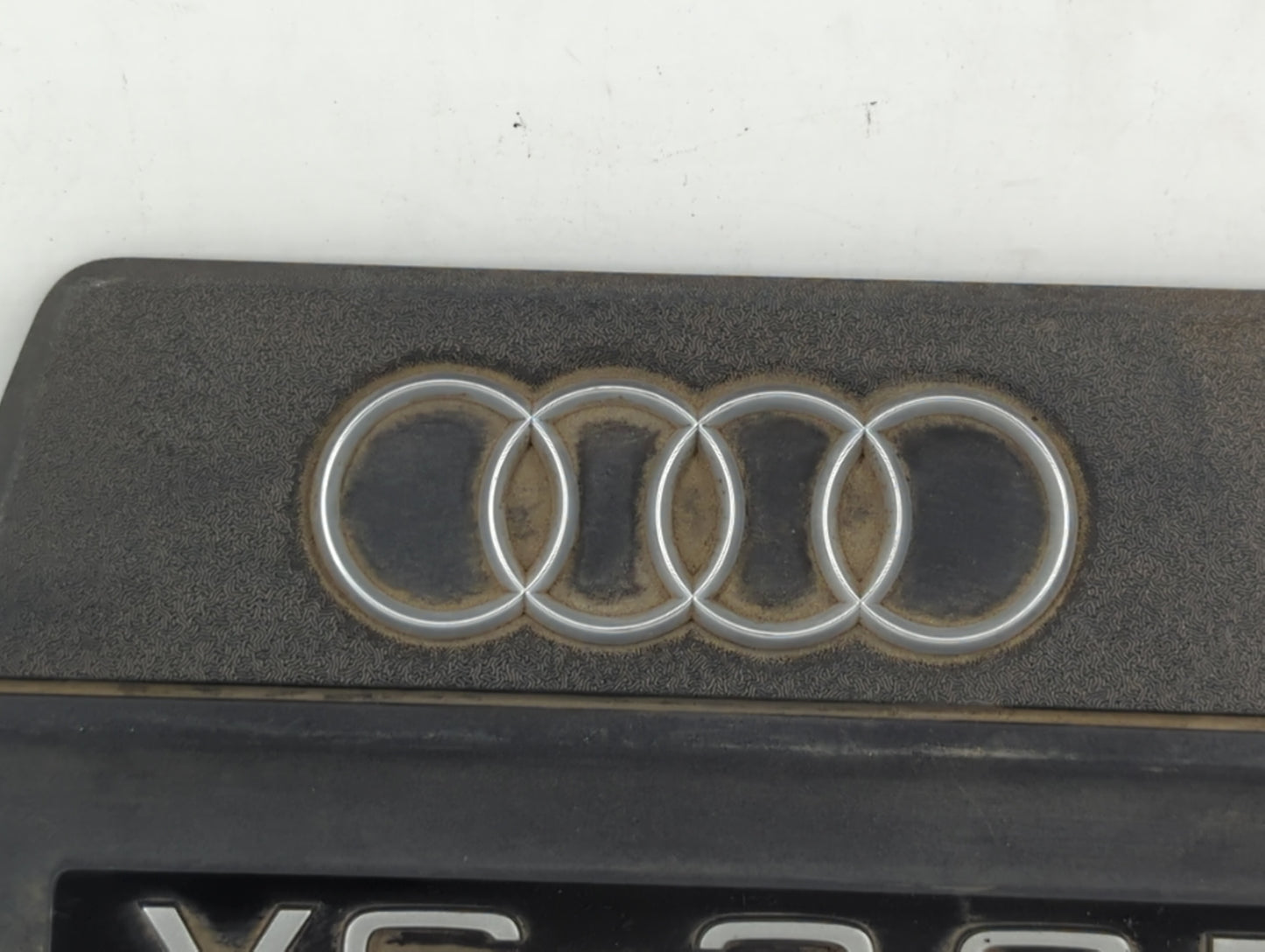 2007 Audi Q7 Engine Cover - Oemusedautoparts1.com