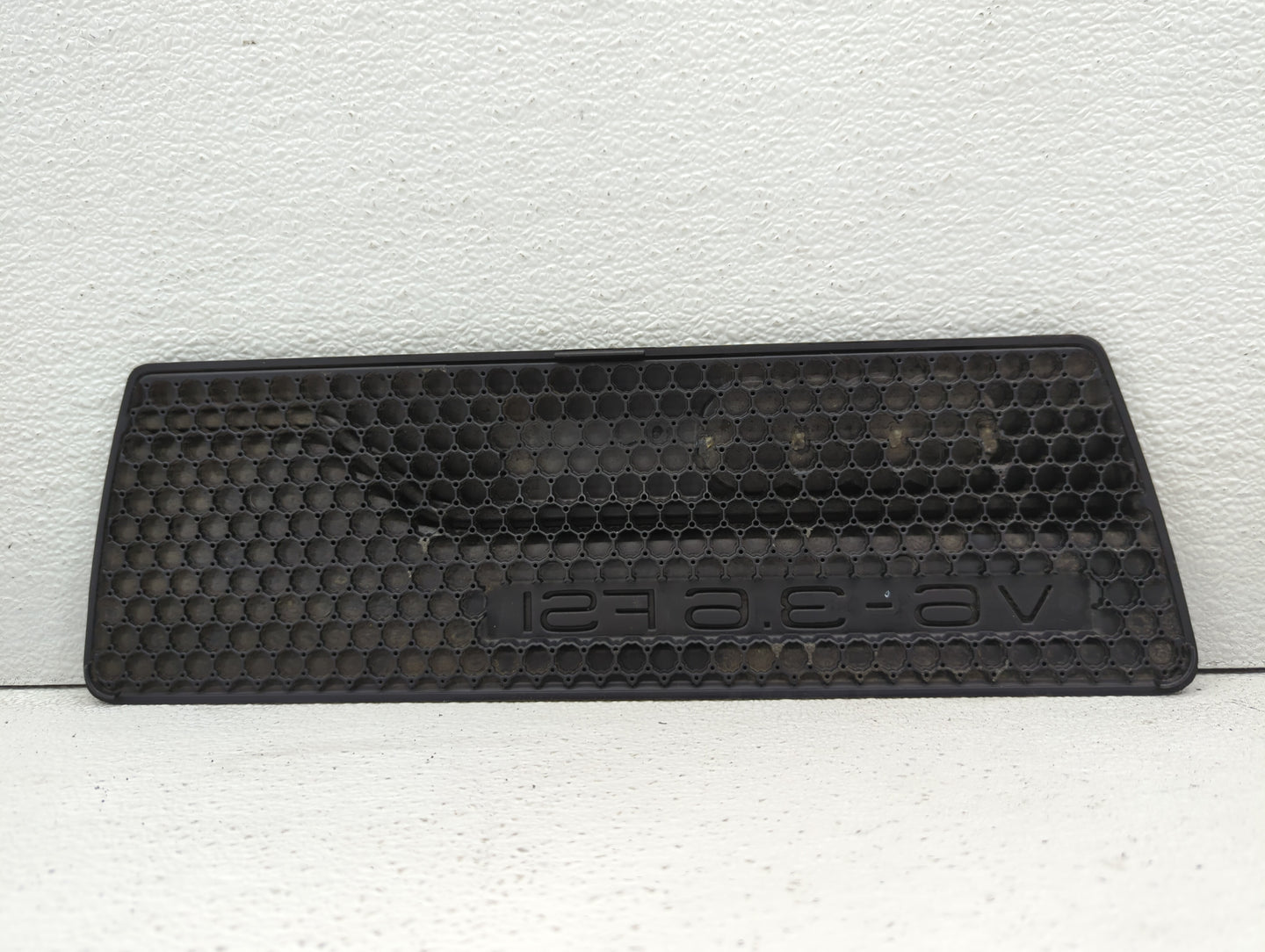 2007 Audi Q7 Engine Cover - Oemusedautoparts1.com