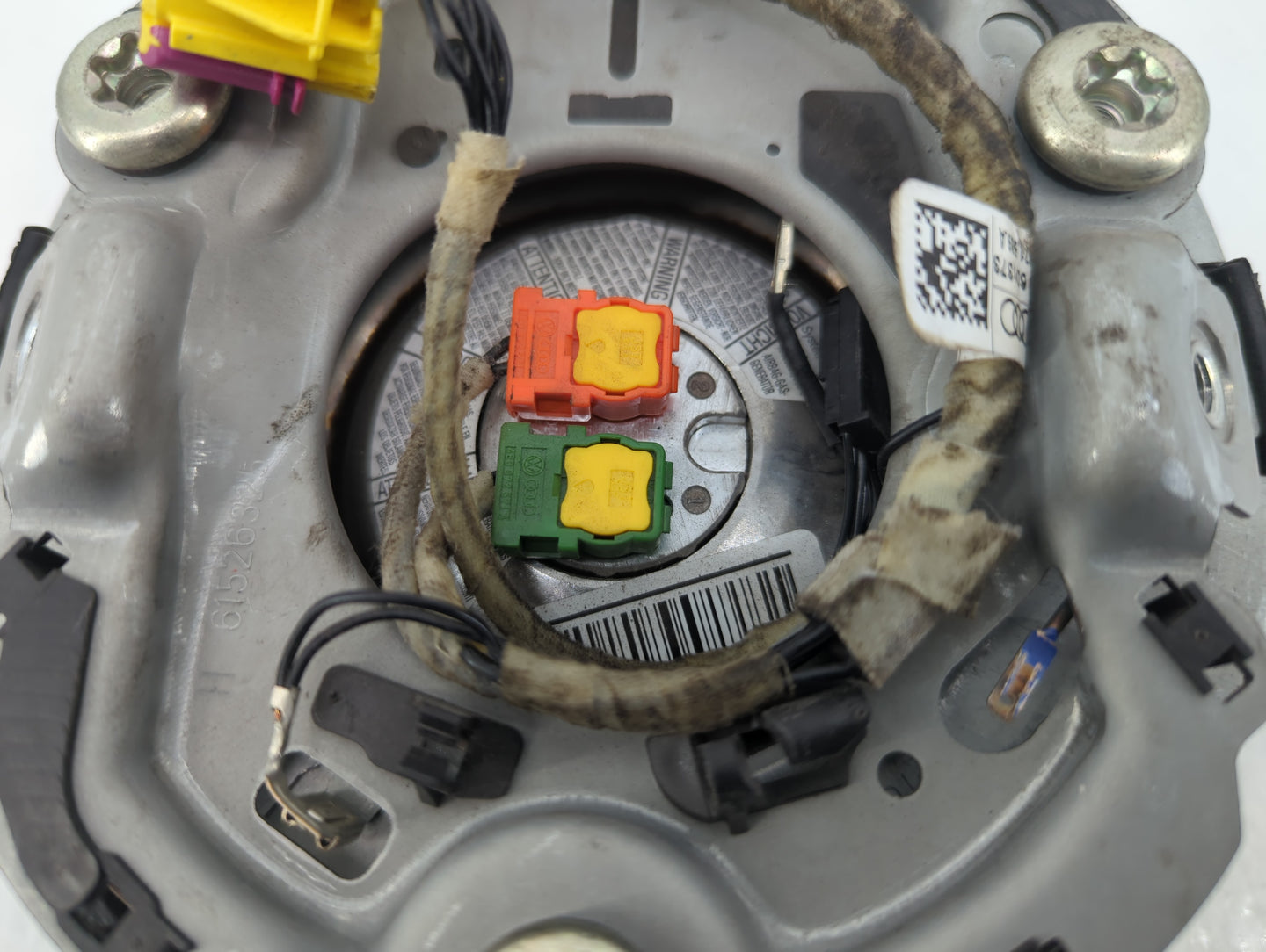 2007-2010 Audi Q7 Air Bag Driver Left Steering Wheel Mounted Fits Fits 2007 2008 2009 2010 OEM Used Auto Parts - Oemusedauto