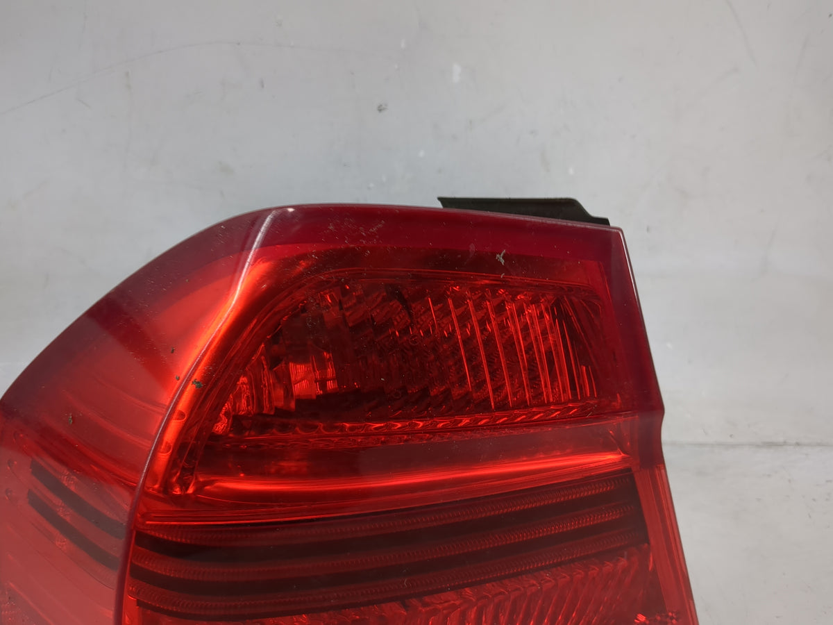2007-2008 Bmw 328 Tail Light Assembly Driver Left OEM P/N:BMW 7 161 955 27.63.01.20 L2 Fits Fits 2006 2007 2008 OEM Used Aut