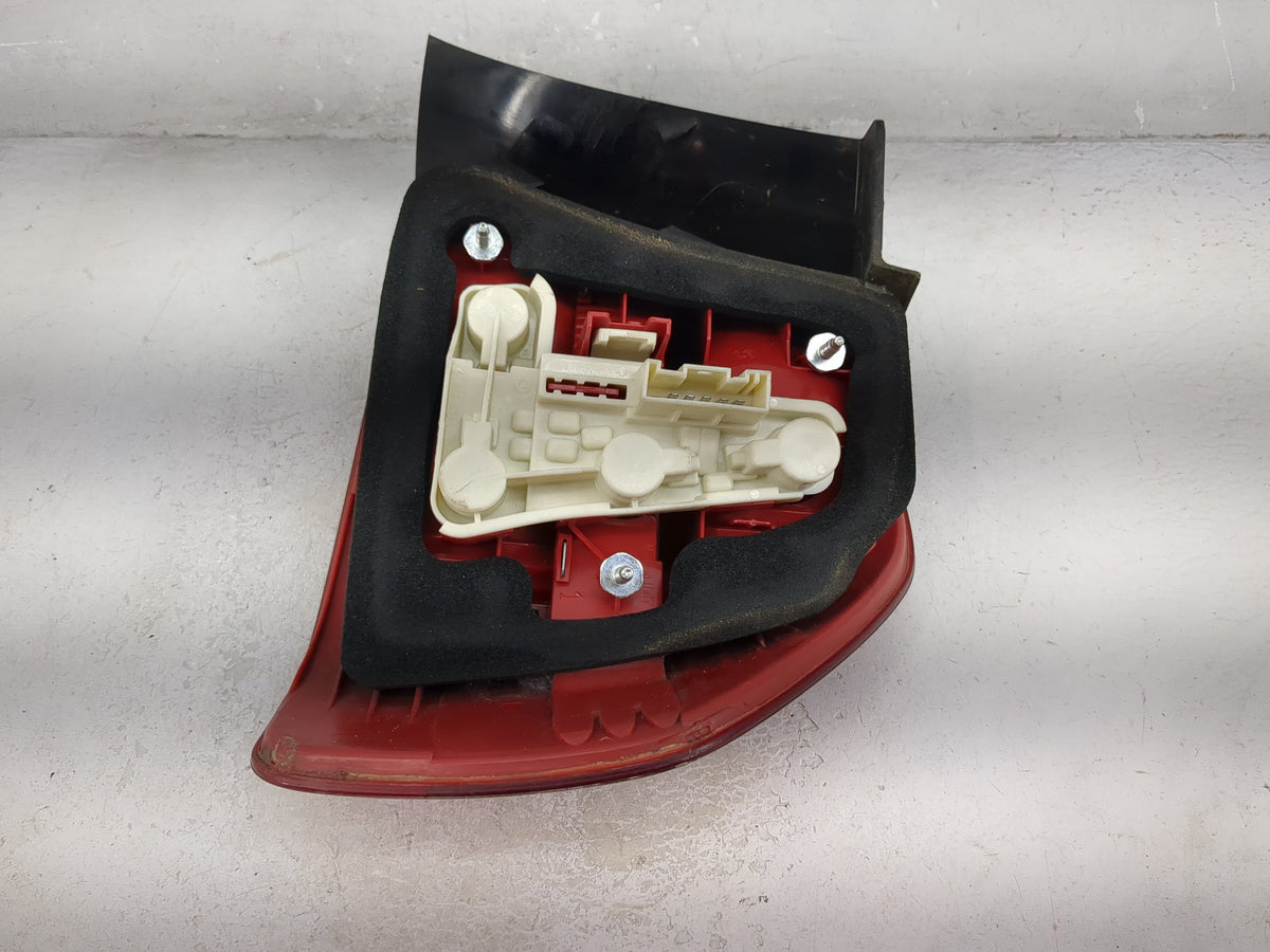 2007-2008 Bmw 328 Tail Light Assembly Driver Left OEM P/N:BMW 7 161 955 27.63.01.20 L2 Fits Fits 2006 2007 2008 OEM Used Aut