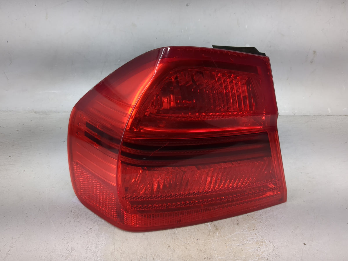 2007-2008 Bmw 328 Tail Light Assembly Driver Left OEM P/N:7163301 Fits Fits 2006 2007 2008 OEM Used Auto Parts - Oemusedauto