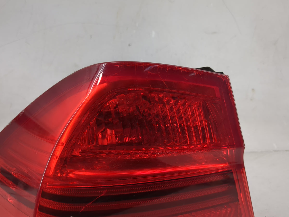 2007-2008 Bmw 328 Tail Light Assembly Driver Left OEM P/N:7163301 Fits Fits 2006 2007 2008 OEM Used Auto Parts - Oemusedauto