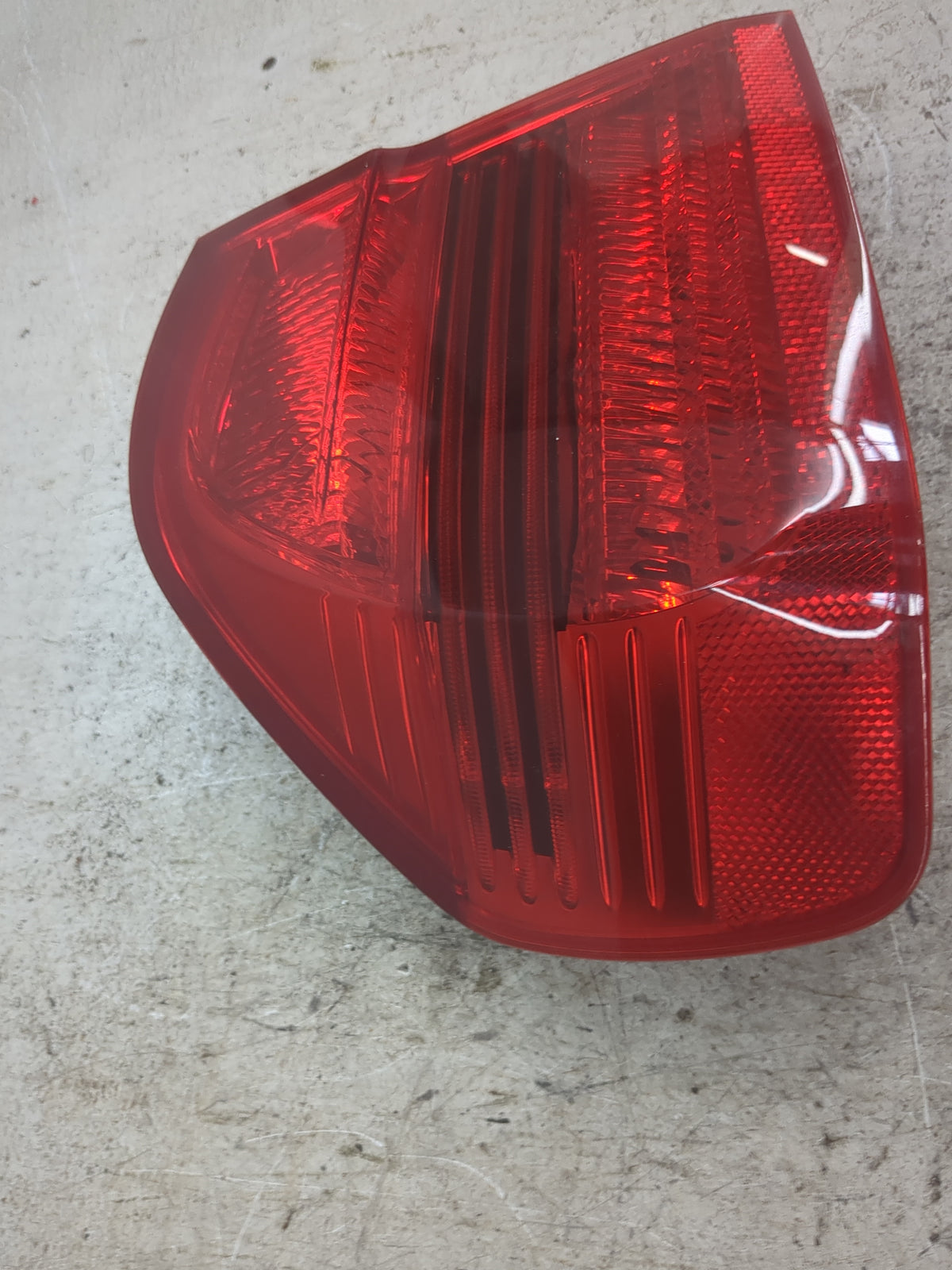 2007-2008 Bmw 328i Tail Light Assembly Driver Left OEM P/N:276301 Fits Fits 2006 2007 2008 OEM Used Auto Parts - Oemusedauto