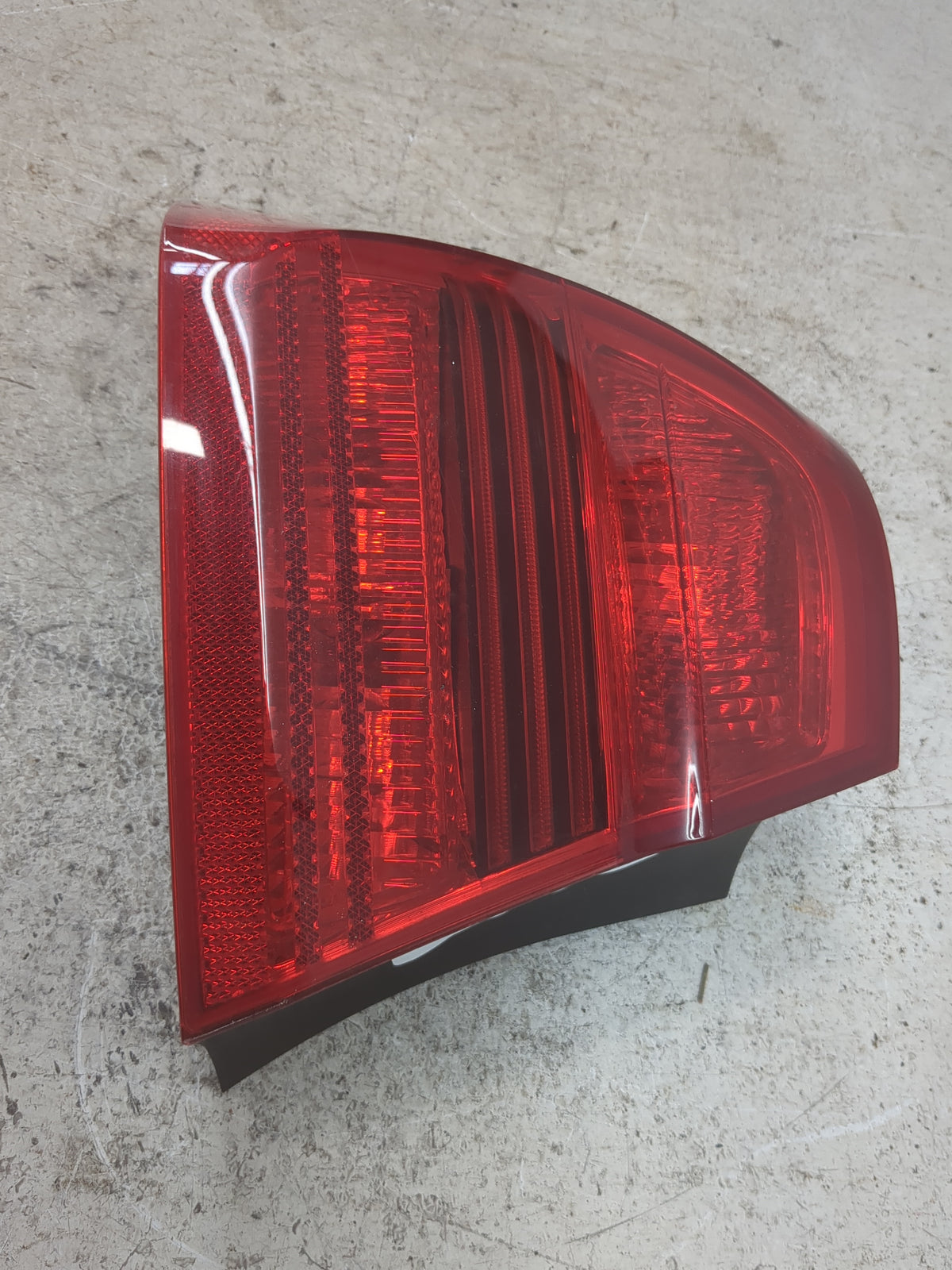 2007-2008 Bmw 328i Tail Light Assembly Driver Left OEM P/N:276301 Fits Fits 2006 2007 2008 OEM Used Auto Parts - Oemusedauto