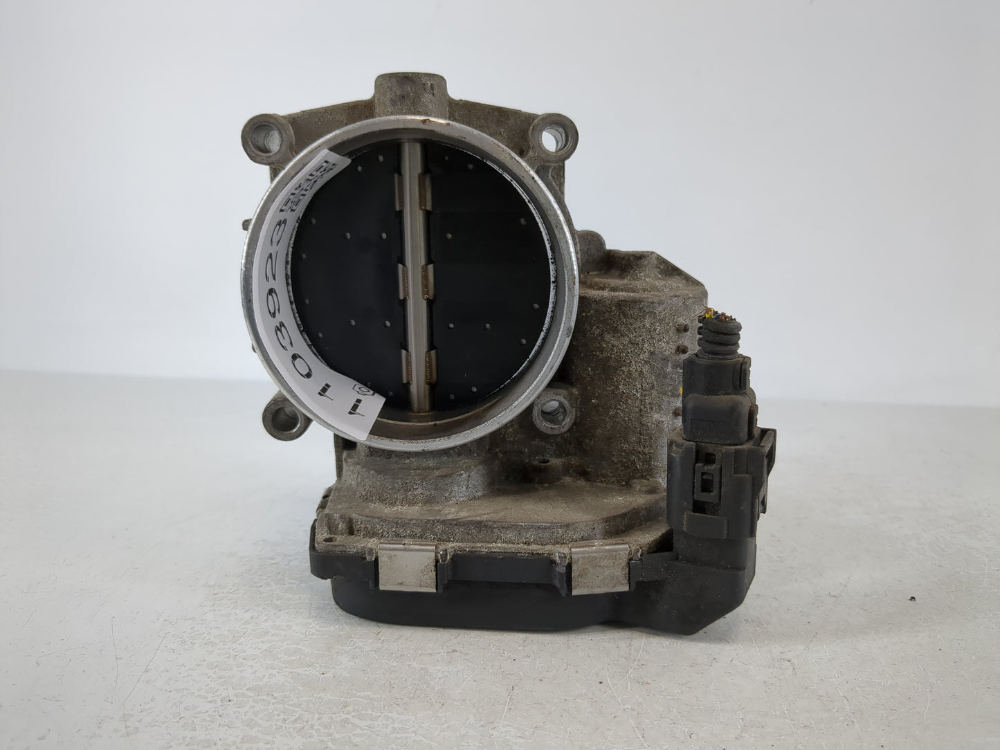 2007-2013 Bmw 328i Throttle Body P/N:7 556 118 0-01 Fits Fits 2007 2008 2009 2010 2011 2012 2013 OEM Used Auto Parts - Oemus