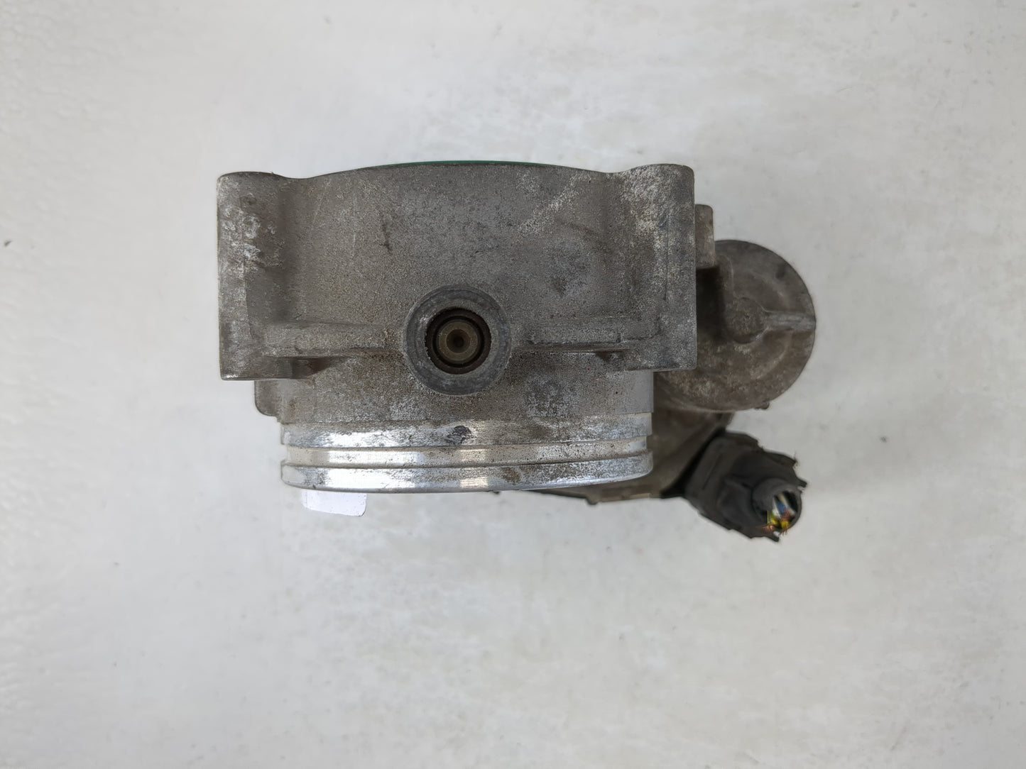 2007-2013 Bmw 328i Throttle Body P/N:7 556 118 0-01 Fits Fits 2007 2008 2009 2010 2011 2012 2013 OEM Used Auto Parts - Oemus