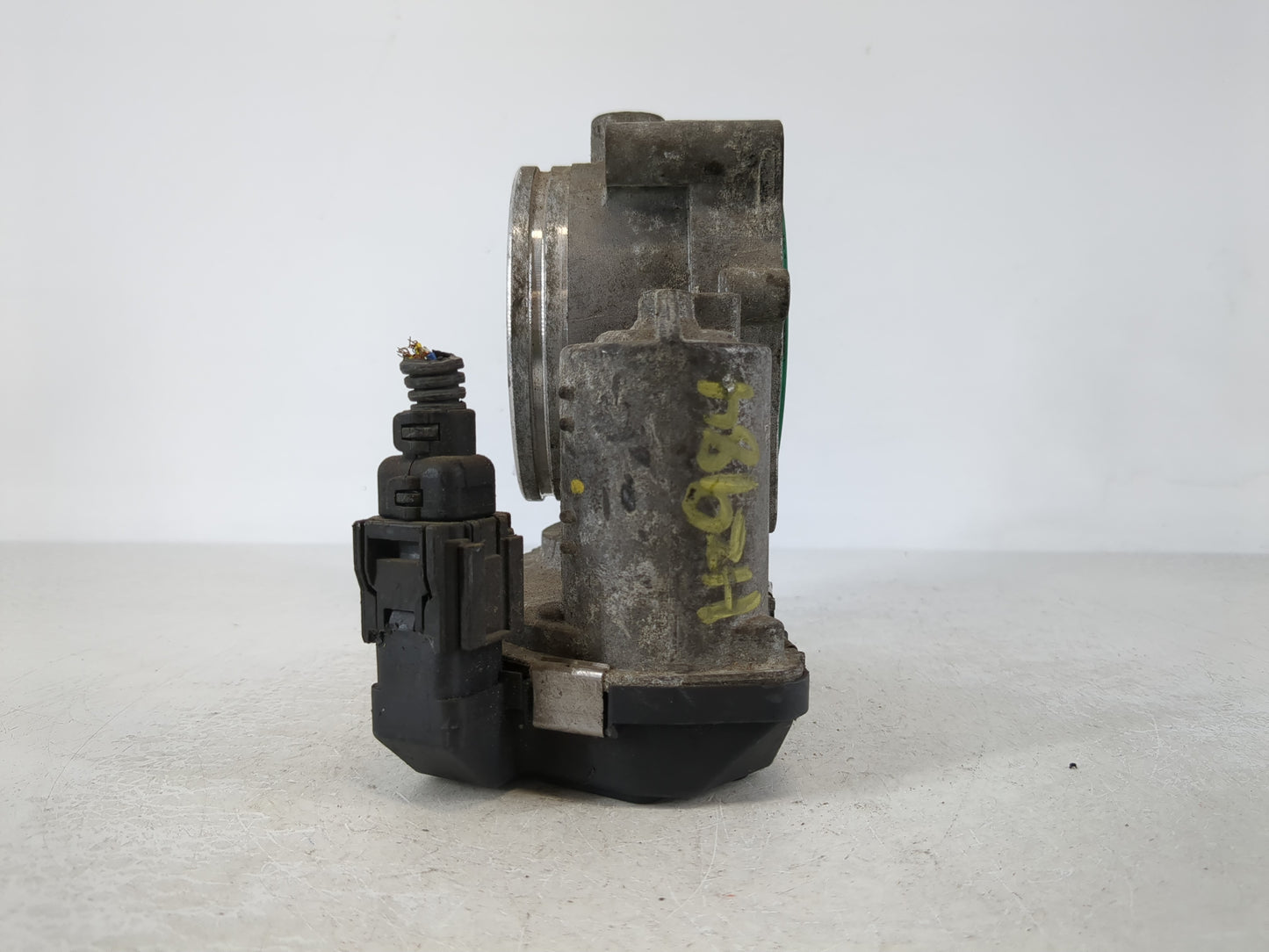 2007-2013 Bmw 328i Throttle Body P/N:7 556 118 0-01 Fits Fits 2007 2008 2009 2010 2011 2012 2013 OEM Used Auto Parts - Oemus