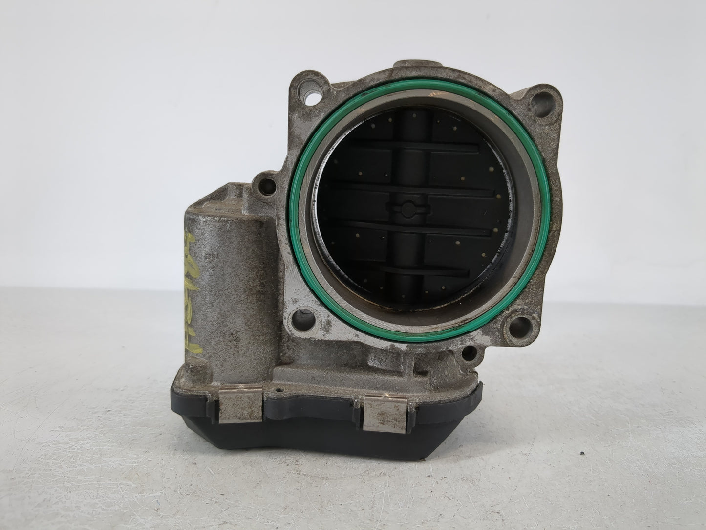 2007-2013 Bmw 328i Throttle Body P/N:7 556 118 0-01 Fits Fits 2007 2008 2009 2010 2011 2012 2013 OEM Used Auto Parts - Oemus