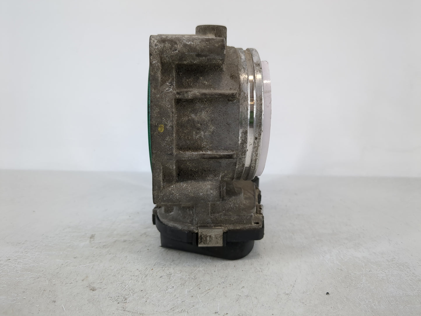 2007-2013 Bmw 328i Throttle Body P/N:7 556 118 0-01 Fits Fits 2007 2008 2009 2010 2011 2012 2013 OEM Used Auto Parts - Oemus