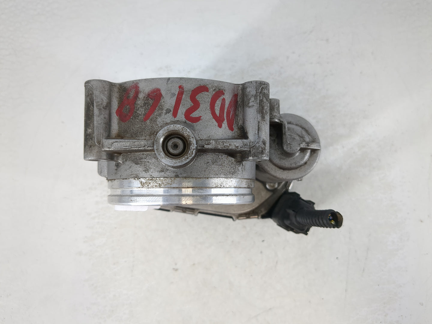 2007-2013 Bmw 328i Throttle Body P/N:7 556 118 0 Fits Fits 2007 2008 2009 2010 2011 2012 2013 OEM Used Auto Parts - Oemuseda