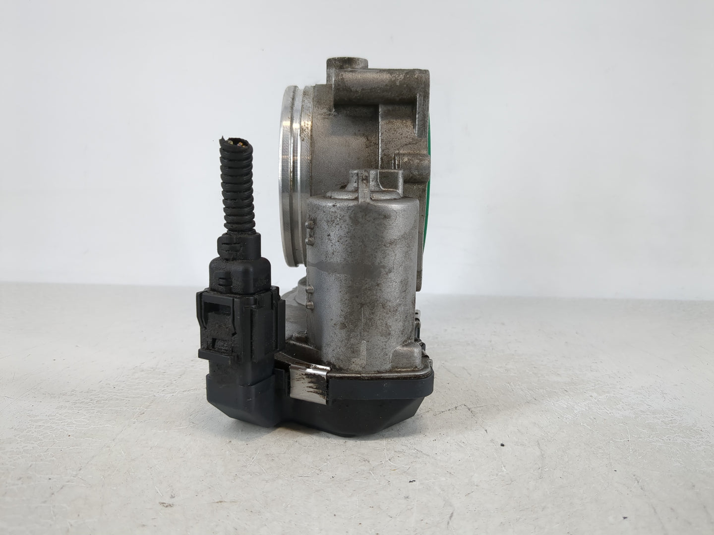 2007-2013 Bmw 328i Throttle Body P/N:7 556 118 0 Fits Fits 2007 2008 2009 2010 2011 2012 2013 OEM Used Auto Parts - Oemuseda