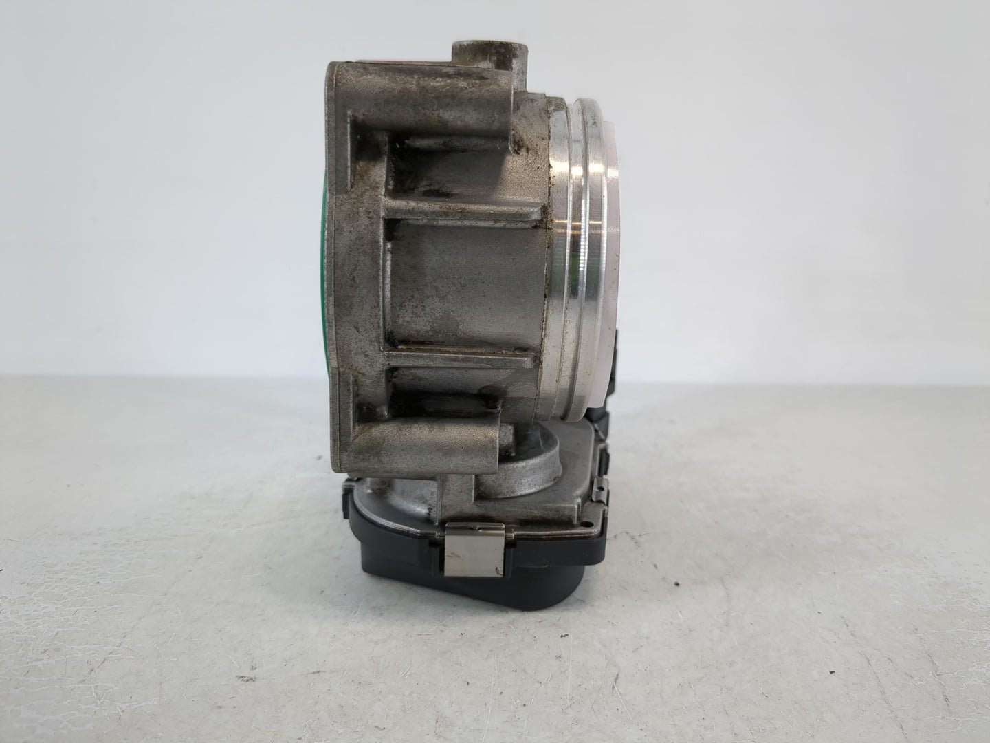 2007-2013 Bmw 328i Throttle Body P/N:7 556 118 0 Fits Fits 2007 2008 2009 2010 2011 2012 2013 OEM Used Auto Parts - Oemuseda