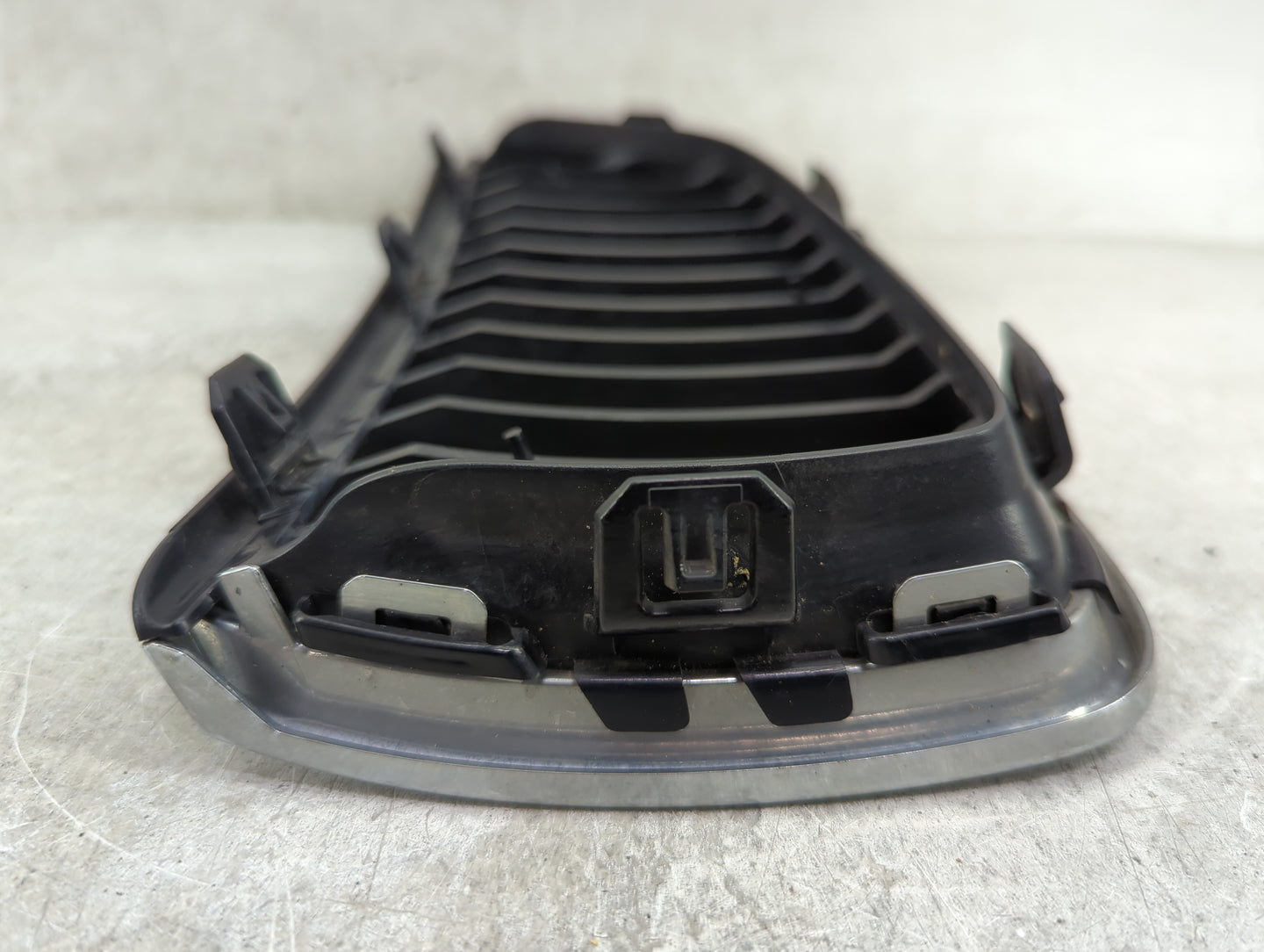 2007-2008 Bmw 328i Front Grille Bumper Not Included 1459768 - Oemusedautoparts1.com