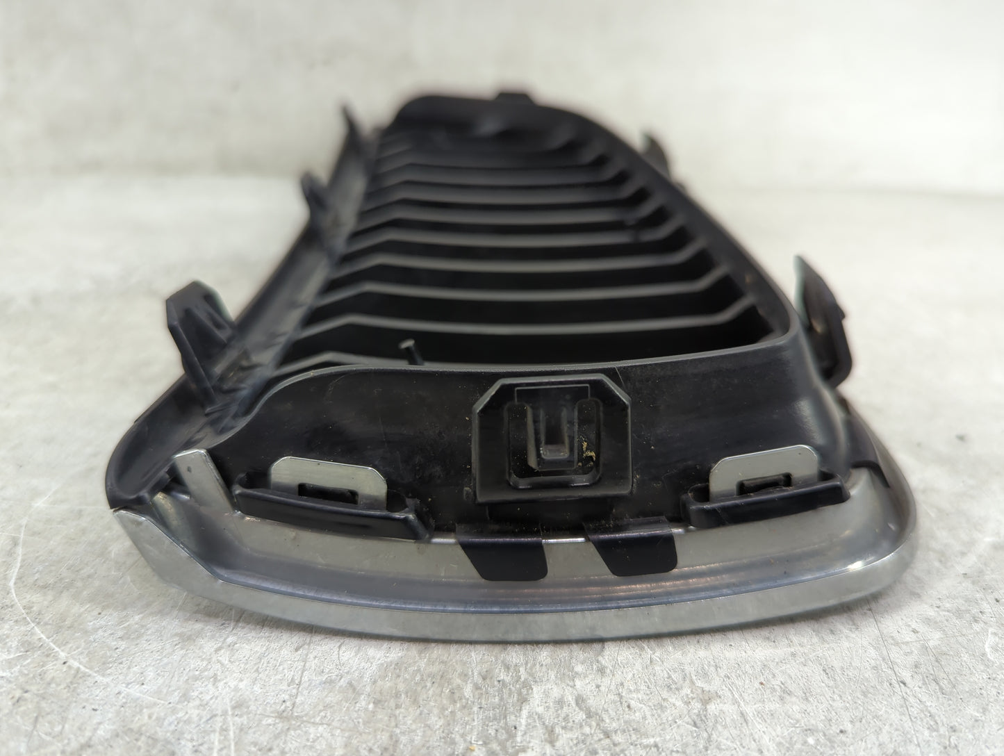 2007-2008 Bmw 328i Front Grille Bumper Not Included 1459768 - Oemusedautoparts1.com