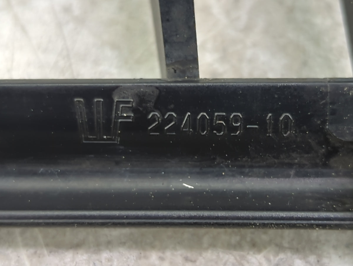 2007-2008 Bmw 328i Front Grille Bumper Not Included 1459797 - Oemusedautoparts1.com