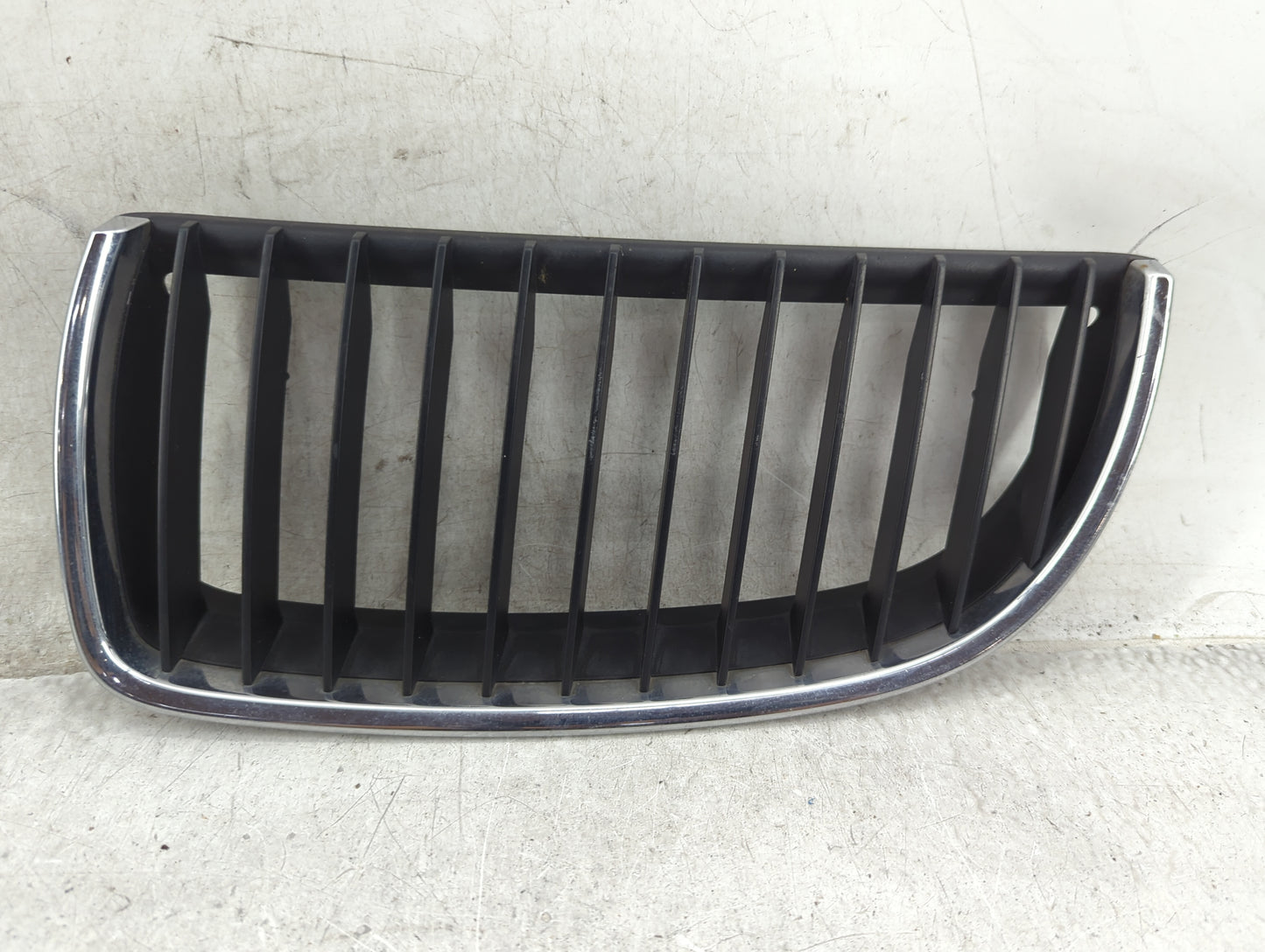 2007-2008 Bmw 328i Front Grille Bumper Not Included 1459827 - Oemusedautoparts1.com