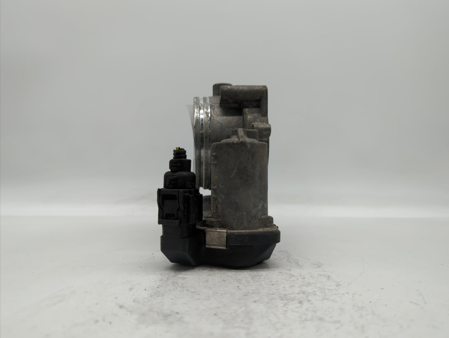 2007-2013 Bmw 328i Throttle Body P/N:7 556 188 1354 7556118 Fits Fits 2007 2008 2009 2010 2011 2012 2013 OEM Used Auto Parts