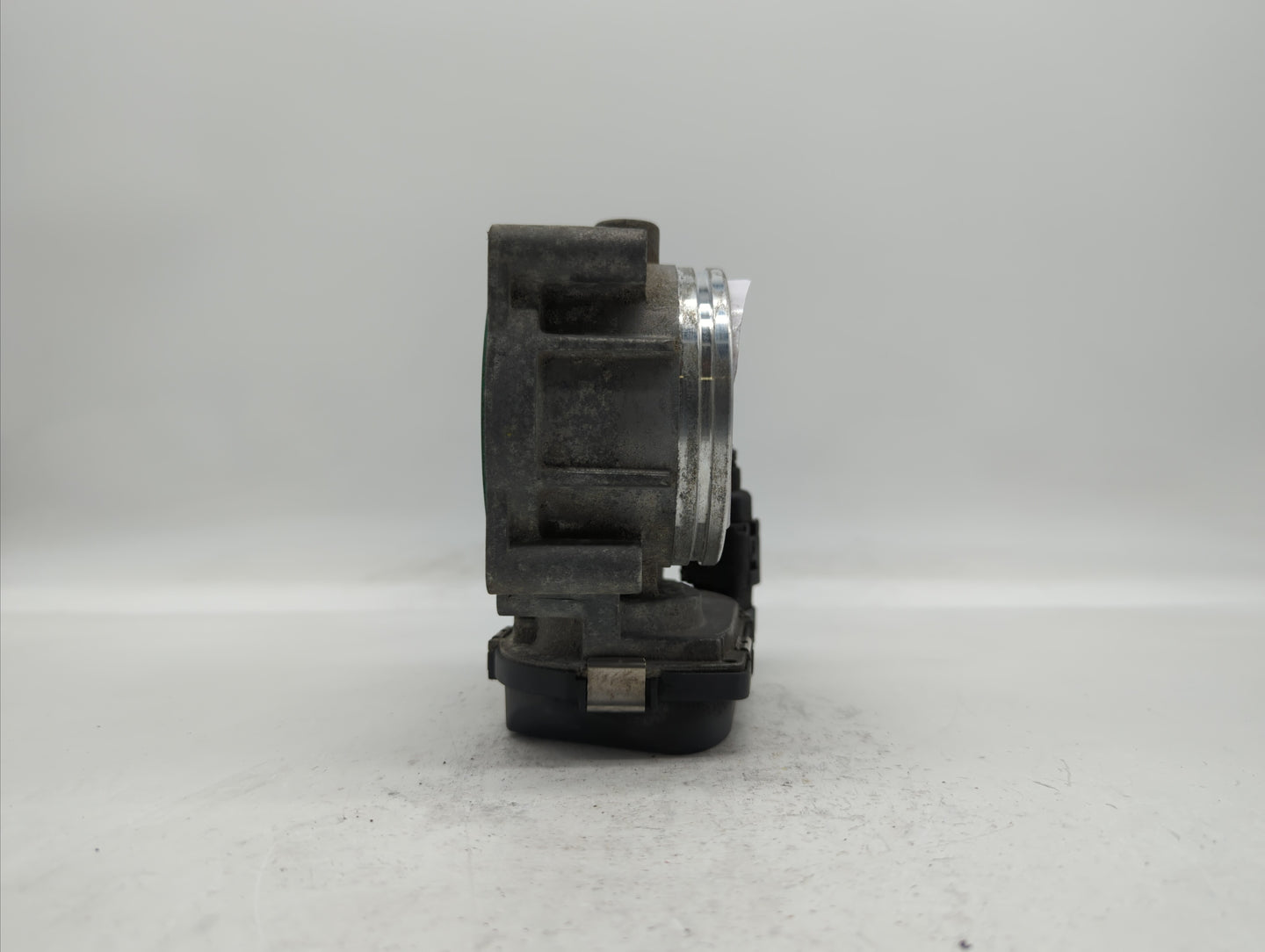 2007-2013 Bmw 328i Throttle Body P/N:7 556 188 1354 7556118 Fits Fits 2007 2008 2009 2010 2011 2012 2013 OEM Used Auto Parts
