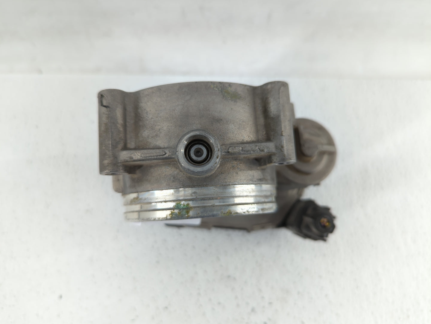 2007-2013 Bmw 328i Throttle Body P/N:7 556 118 1354 7556118 Fits Fits 2007 2008 2009 2010 2011 2012 2013 OEM Used Auto Parts