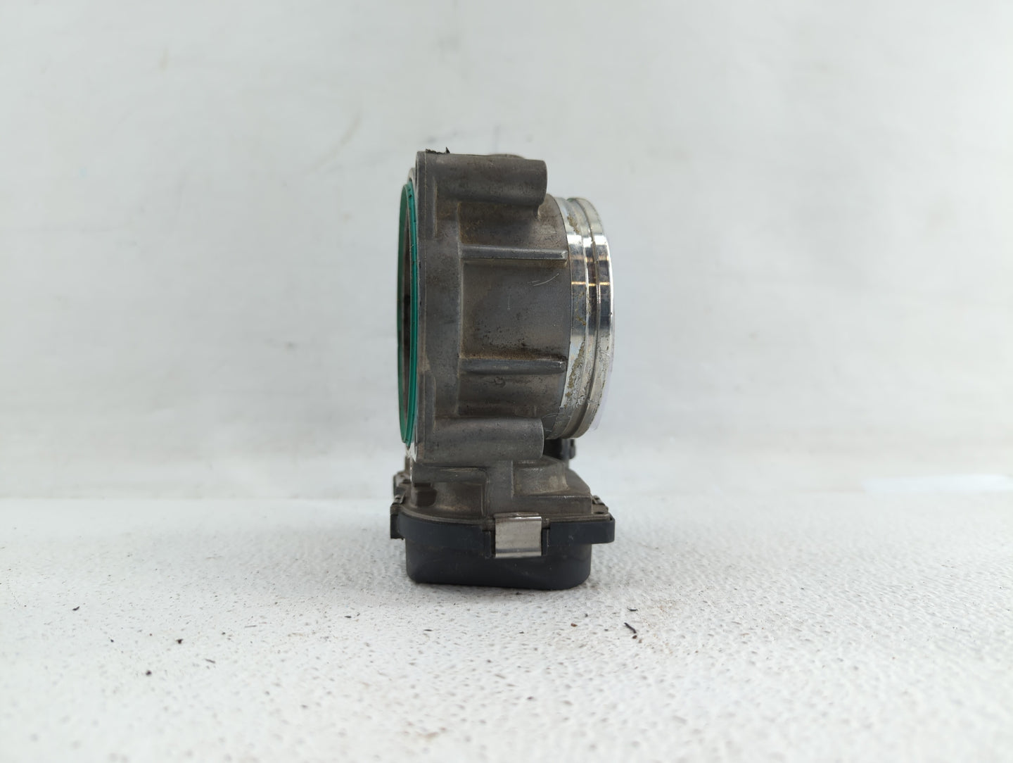2007-2013 Bmw 328i Throttle Body P/N:7 556 118 1354 7556118 Fits Fits 2007 2008 2009 2010 2011 2012 2013 OEM Used Auto Parts