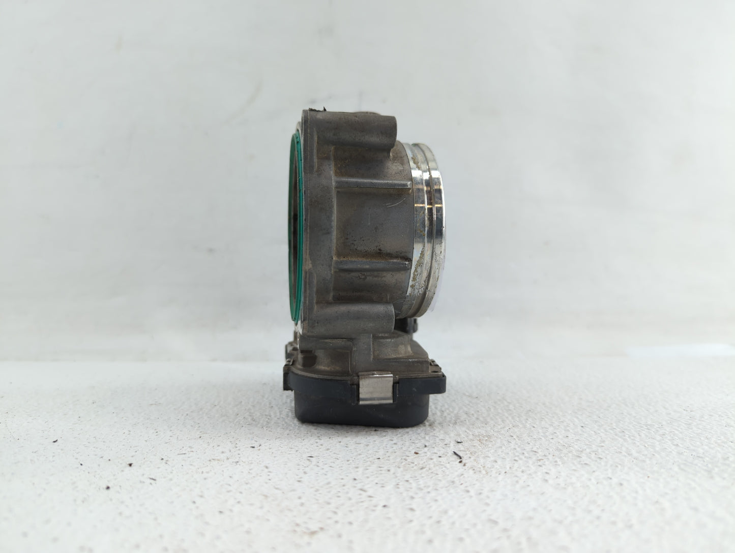 2007-2013 Bmw 328i Throttle Body P/N:7 556 118 1354 7556118 Fits Fits 2007 2008 2009 2010 2011 2012 2013 OEM Used Auto Parts