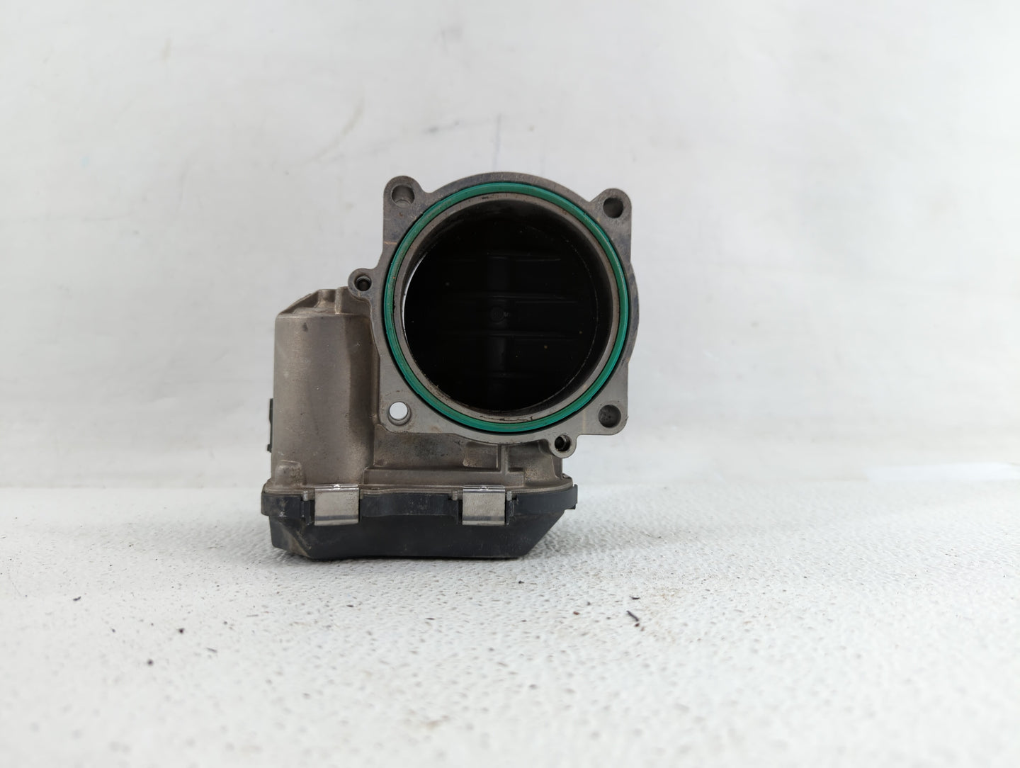 2007-2013 Bmw 328i Throttle Body P/N:7 556 118 1354 7556118 Fits Fits 2007 2008 2009 2010 2011 2012 2013 OEM Used Auto Parts