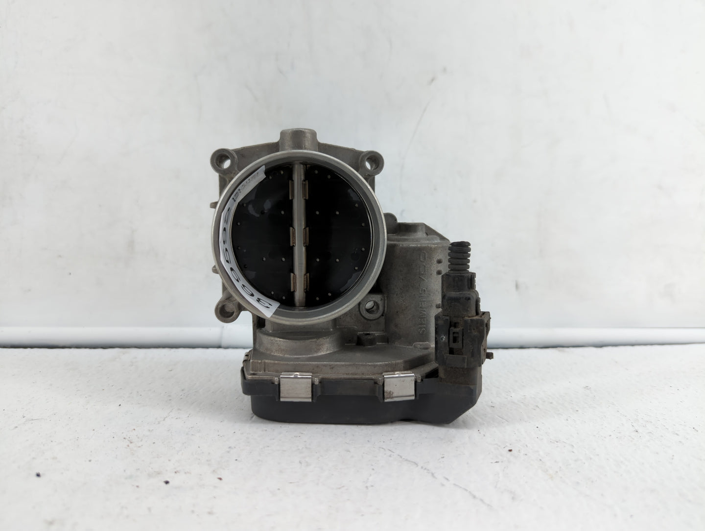 2007-2013 Bmw 328i Throttle Body P/N:7 556 118 1354 7556118 Fits Fits 2007 2008 2009 2010 2011 2012 2013 OEM Used Auto Parts