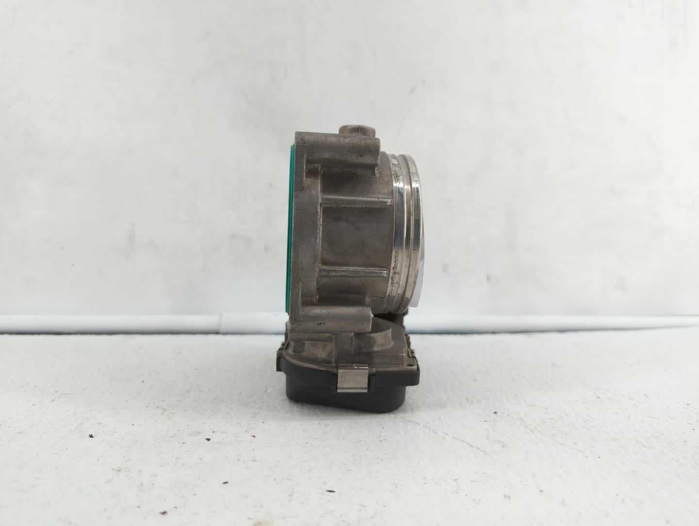 2007-2013 Bmw 328i Throttle Body P/N:7 556 118 1354 7556118 Fits Fits 2007 2008 2009 2010 2011 2012 2013 OEM Used Auto Parts