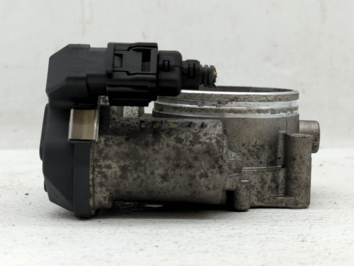 2007-2013 Bmw 328i Throttle Body P/N:7556118-01 1354 7556118-03, 1354 7556118-04 Fits Fits 2007 2008 2009 2010 2011 2012 201