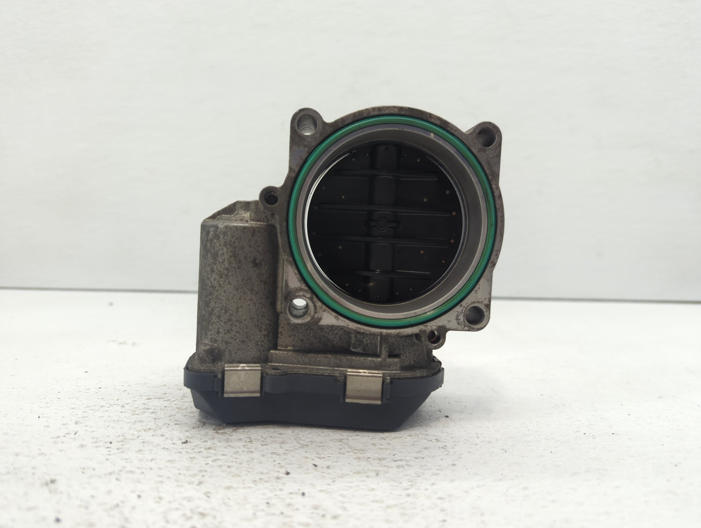 2007-2013 Bmw 328i Throttle Body P/N:1354 7556118 01 1354 7556118-04, 1354 7556118-03 Fits Fits 2007 2008 2009 2010 2011 201