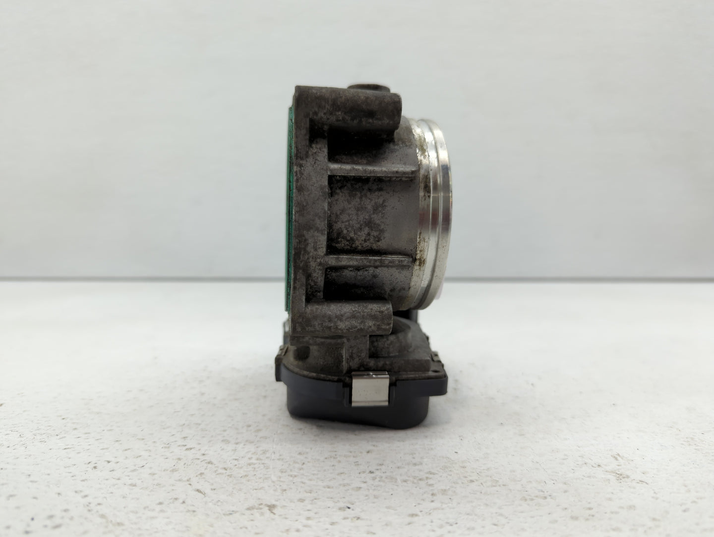 2007-2013 Bmw 328i Throttle Body P/N:7 556 118 1354 7556118-04, 1354 7556118-03 Fits Fits 2007 2008 2009 2010 2011 2012 2013