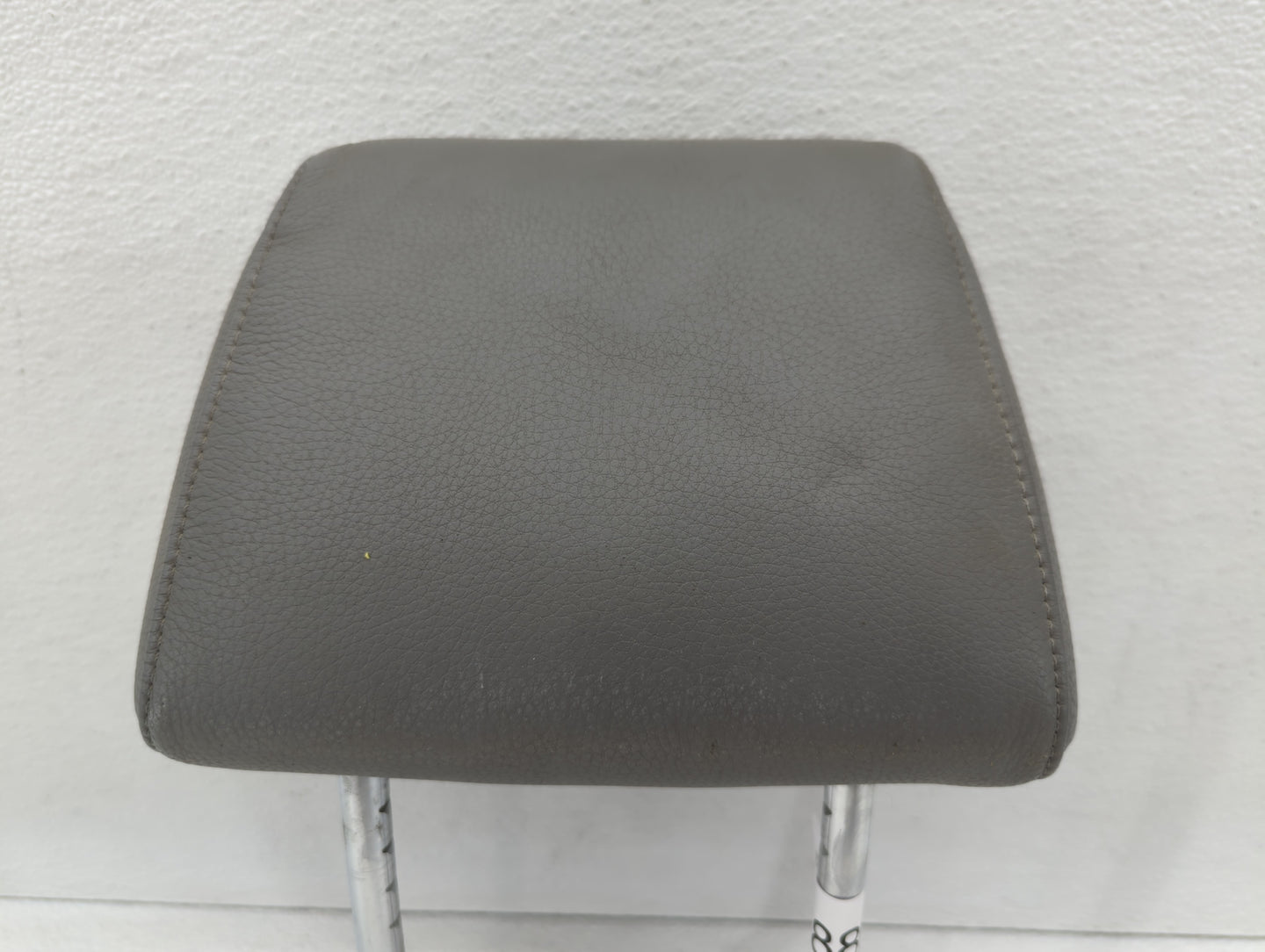 2007-2013 Bmw 328i Headrest Head Rest Rear Seat Fits Fits 2007 2008 2009 2010 2011 2012 2013 OEM Used Auto Parts - Oemusedau