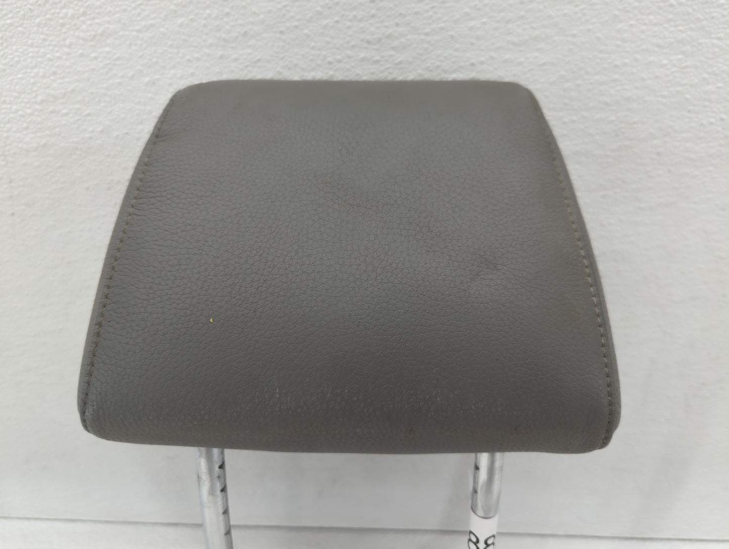 2007-2013 Bmw 328i Headrest Head Rest Rear Seat Fits Fits 2007 2008 2009 2010 2011 2012 2013 OEM Used Auto Parts - Oemusedau