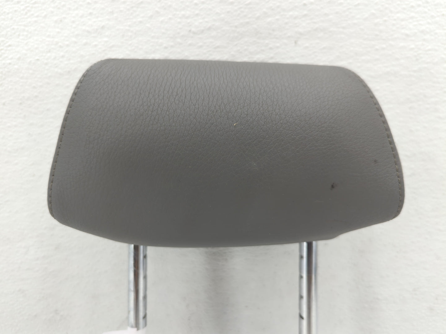 2007-2013 Bmw 328i Headrest Head Rest Front Driver Passenger Seat Fits Fits 2007 2008 2009 2010 2011 2012 2013 OEM Used Auto