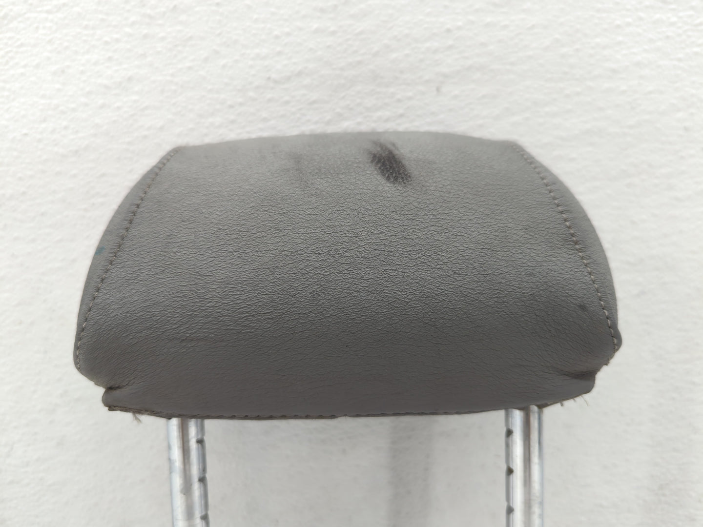 2007-2013 Bmw 328i Headrest Head Rest Front Driver Passenger Seat Fits Fits 2007 2008 2009 2010 2011 2012 2013 OEM Used Auto
