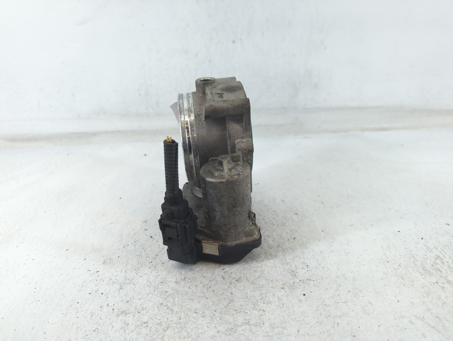 2007-2013 Bmw 328i Throttle Body P/N:7556 1180-01 A2C53112155 Fits Fits 2007 2008 2009 2010 2011 2012 2013 OEM Used Auto Par