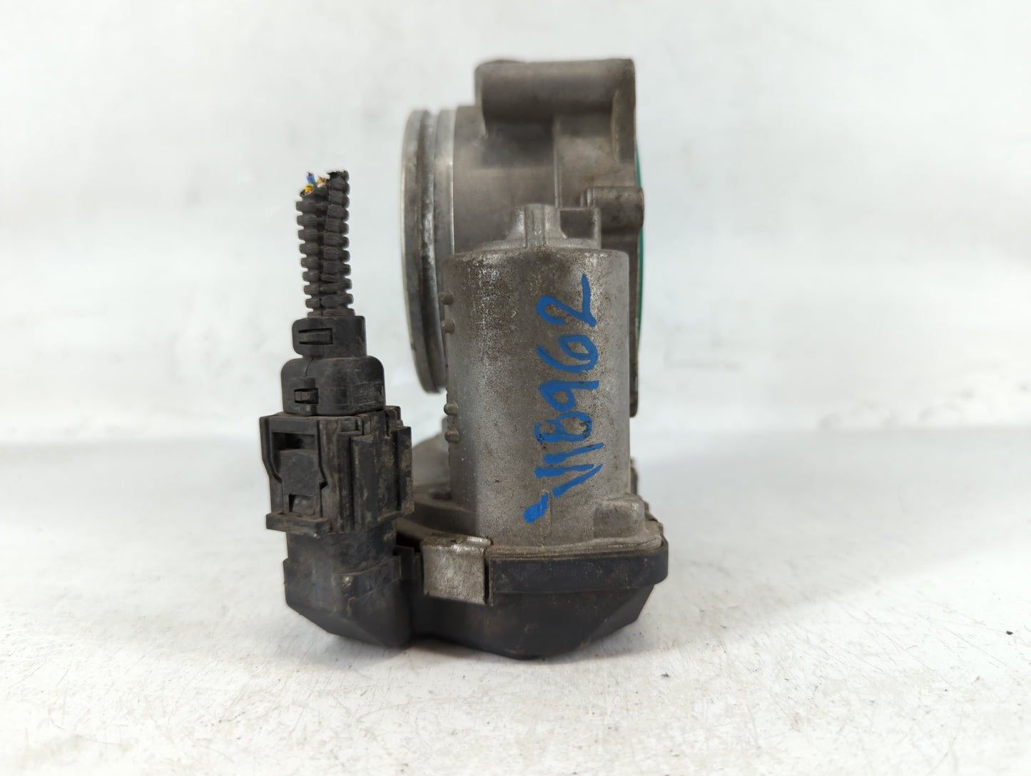 2007-2013 Bmw 328i Throttle Body P/N:A2C53112155 7 556 1180-01 Fits Fits 2007 2008 2009 2010 2011 2012 2013 OEM Used Auto Pa