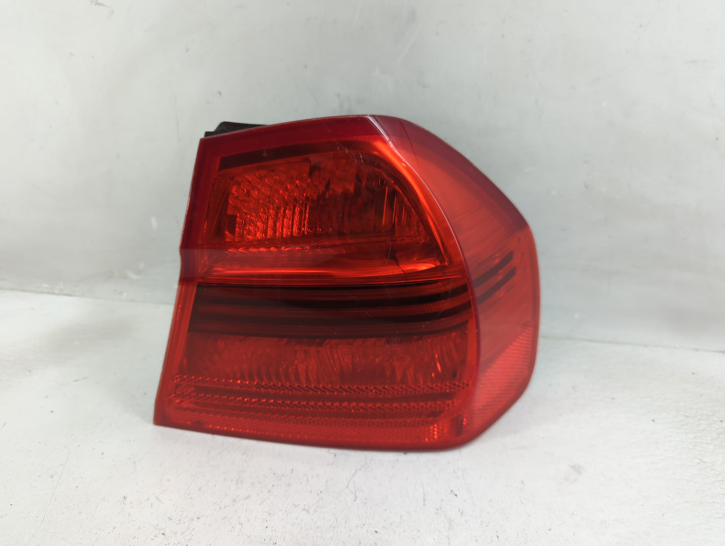 2007-2008 Bmw 335 Tail Light Assembly Passenger Right OEM P/N:7161956 Fits Fits 2006 2007 2008 OEM Used Auto Parts - Oemused