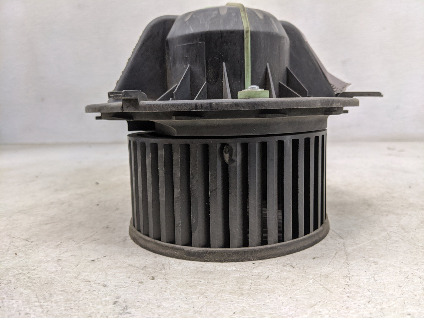 2007-2013 Bmw 335 Heater AC Blower Motor P/N:985464F 9156655 Fits OEM Used Auto Parts - Oemusedautoparts1.com